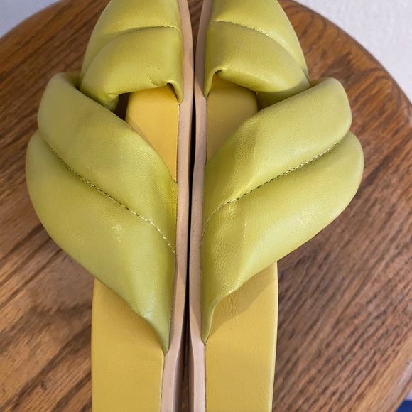French Connection Vegan Leather Women’s Hayden Criss Cross Slides Yellow, Size 7 - Picture 5 of 6